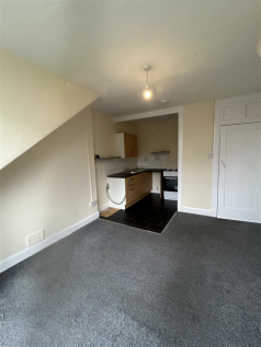 2R 22 WintonStreet Kitchen.png