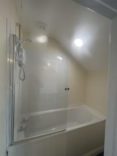 22 2R WintonStreet Bathroom.png