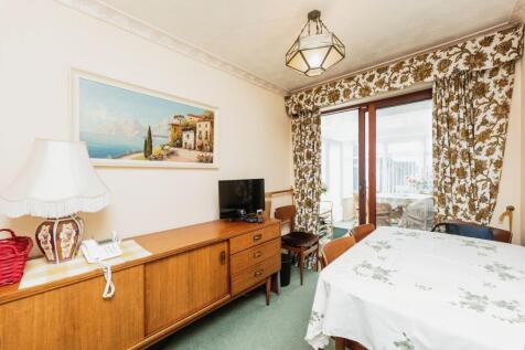 Dining/Bedroom 3