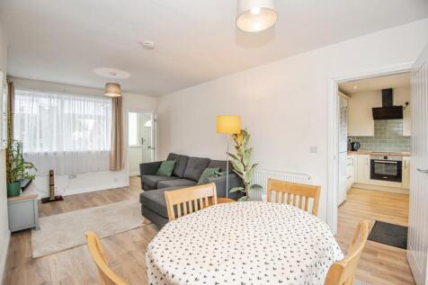 Lounge/Dining Area