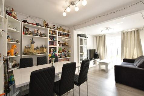 Lounge/ Dining Room