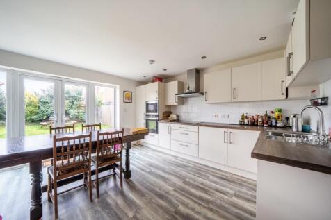 Kitchen/Dining Area