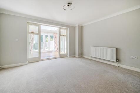 open plan living/kitchen