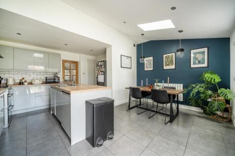 Kitchen/Dining Area