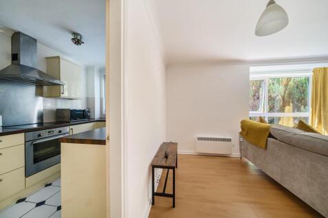 Kitchen / Reception