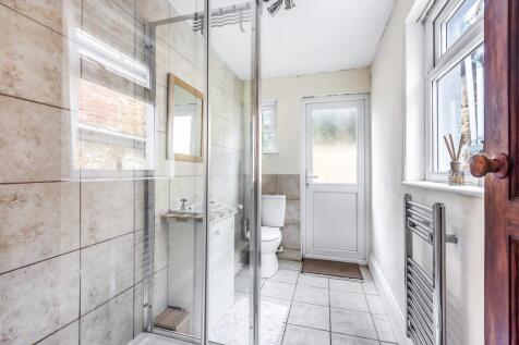 Bathroom 8b