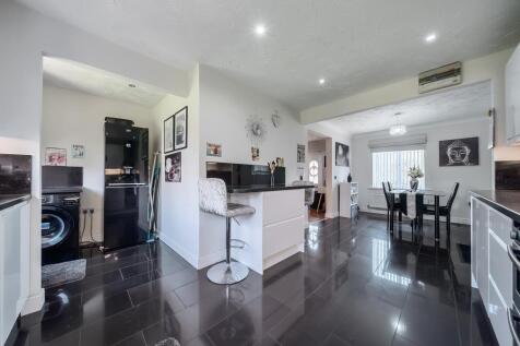 Kitchen/ utility/ Dining