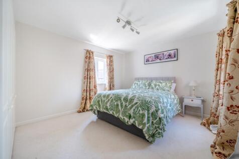 Bedroom with dual aspect windows