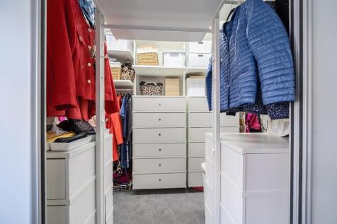 Walk in wardrobe