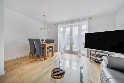 Living/Dining Area