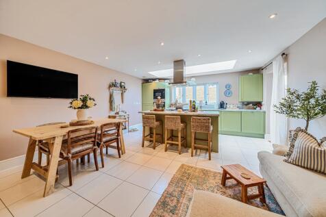 Kitchen/ Diner/ Reception