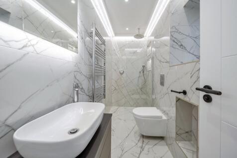 Ground floor master ensuite