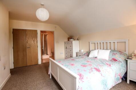 Bedroom with En Suite Shower Room