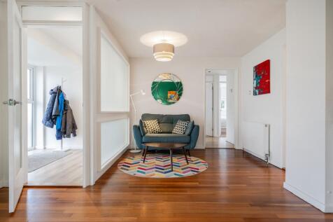 L-Shaped Reception Room