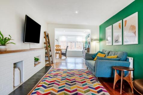 L-Shaped Reception Room