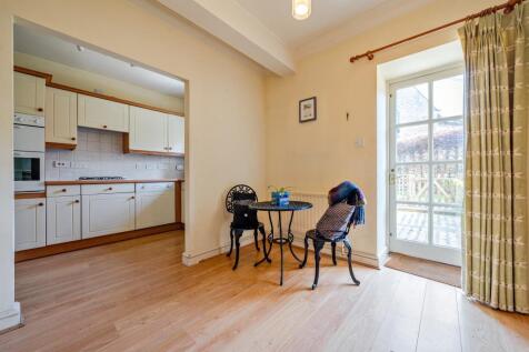 Kitchen/Dining Area