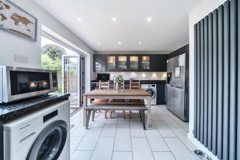 Kitchen / Dining Area
