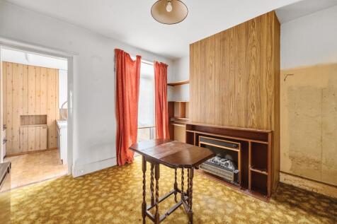 Dining Room through to Kitchen