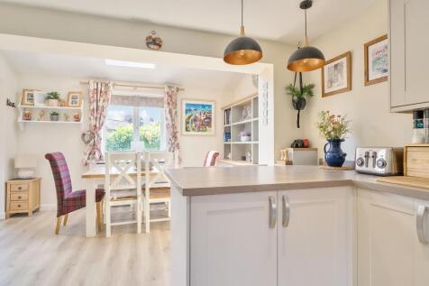 Kitchen/Dining Area