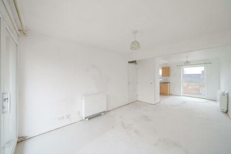 Living Room / Dining