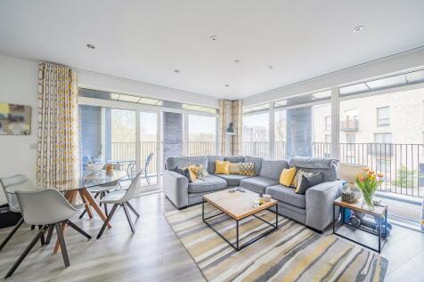 Living/Dining Area