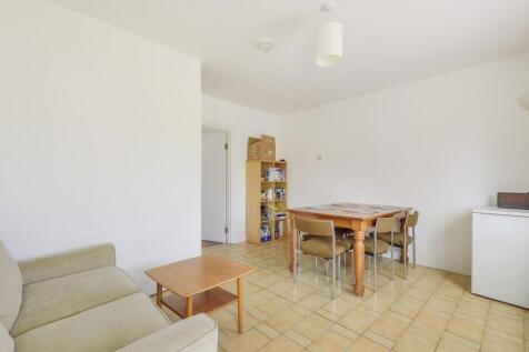 Living Room / Dining