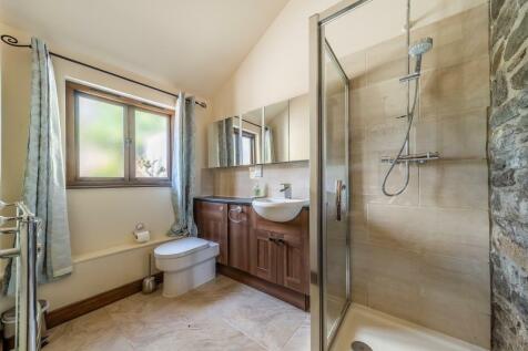 Cottage/Salon Shower Room
