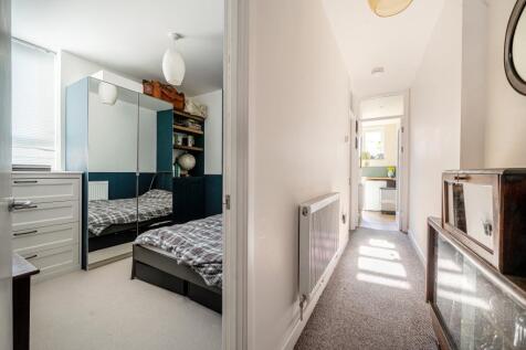 Bedroom/Hallway
