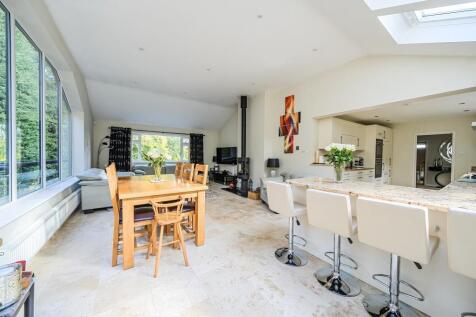 Reception/Kitchen