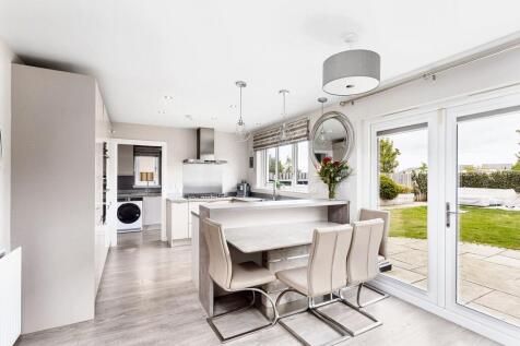 Kitchen/Dining Area