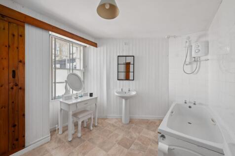 Jack &#39;n&#39; Jill Bathroom