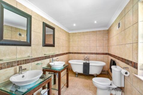 Master En Suite Bathroom