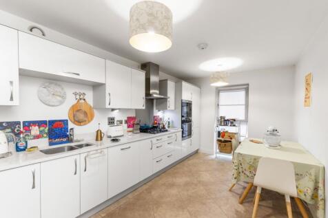 Kitchen/Breakfast Area