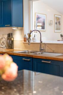 Kitchen/Breakfasting Area