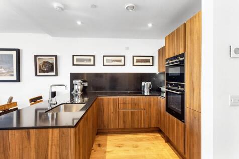 Kitchen/Breakfasting Area