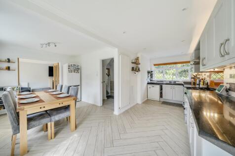 Kitchen/Dining Area