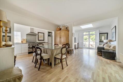 Kitchen/Dining Area