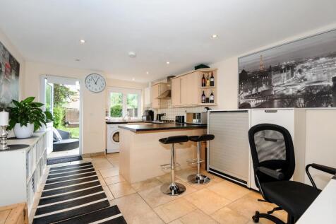 Kitchen/Dining Area