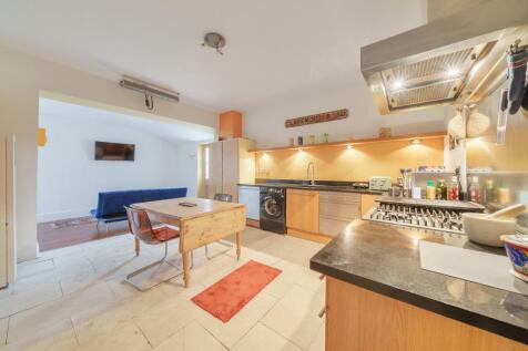 Kitchen/Dining Area