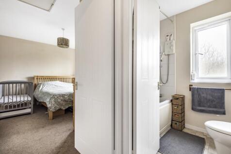 Bedroom/Bathroom