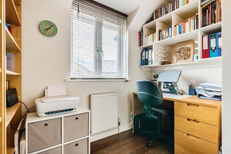 Bedroom/Office