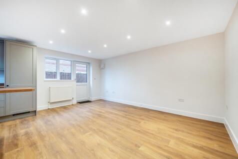 Reception/Kitchen/Bedroom