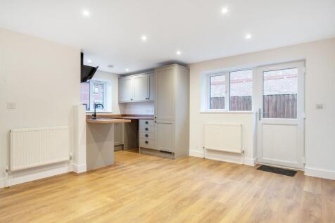 Reception/Kitchen/Bedroom