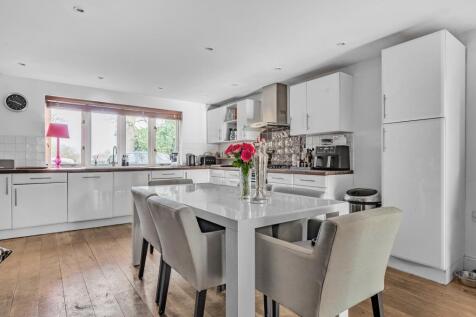 Kitchen/Dining Area
