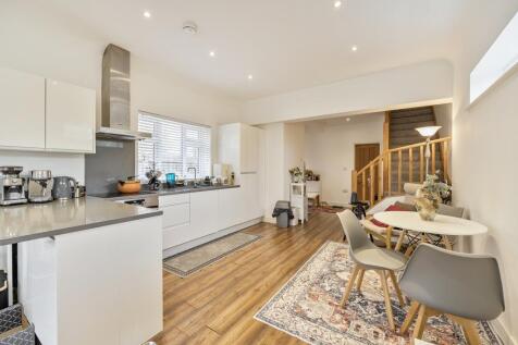 Kitchen and Breakfast Area