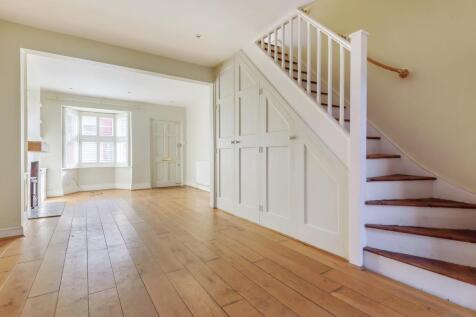 Living Area/Stairway