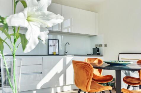Dining/kitchen