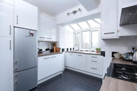 Kitchen (shot 2)