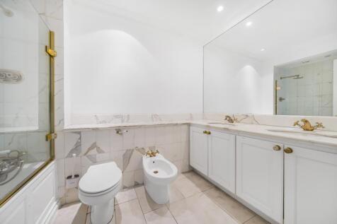 Bedroom 1 En Suite Bathroom