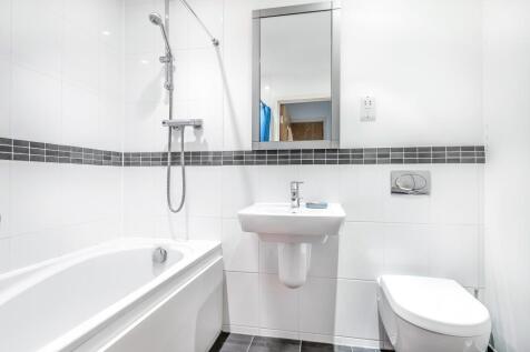 Main Bathroom: